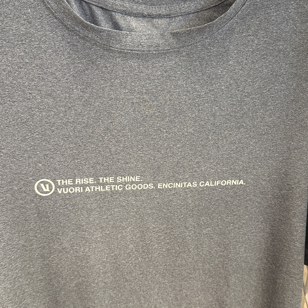 Vuori Mens Short Sleeve Ulawatu 23 Water Tee Platinum Heather Grey Large